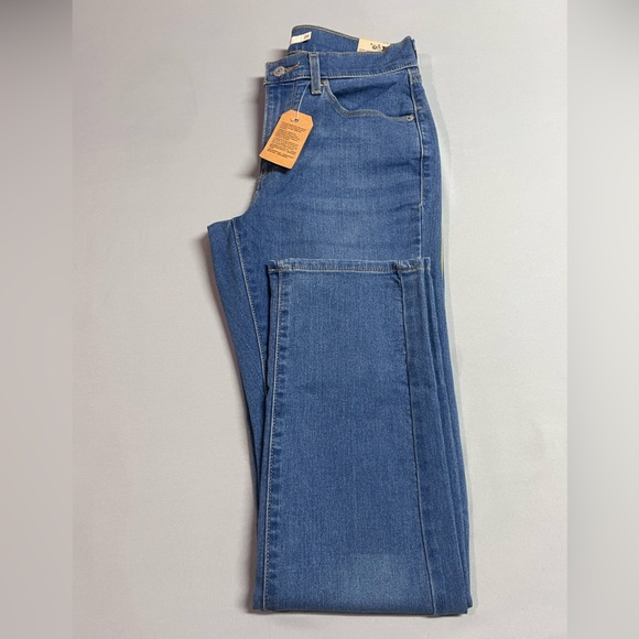 Levi's Women's Classic Straight Mid Rise Denim Jeans NWT 26 X 30 - Picture 2 of 4